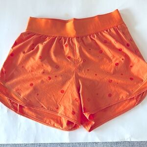 Women’s Size 6 Lululemon Short 3 inch inseam -  polkadot Pattern